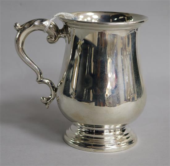 A George V silver baluster mug, Josiah Williams & Co, London, circa 1930, 6 oz.